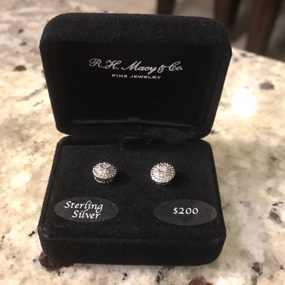 Diamond stud earrings 1/10 ct. t.w.